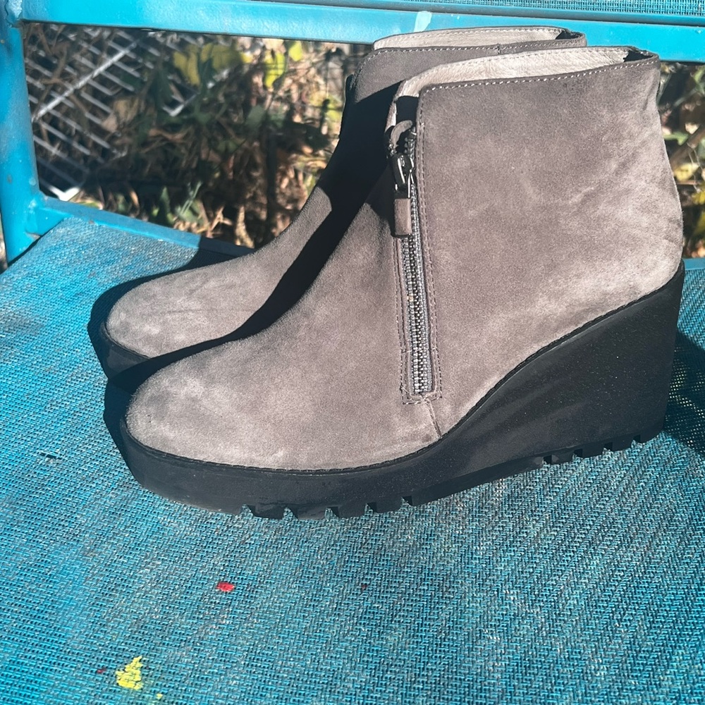 Eileen Fisher Women's putty gray Tinker Wedge Bootie Size 8.5